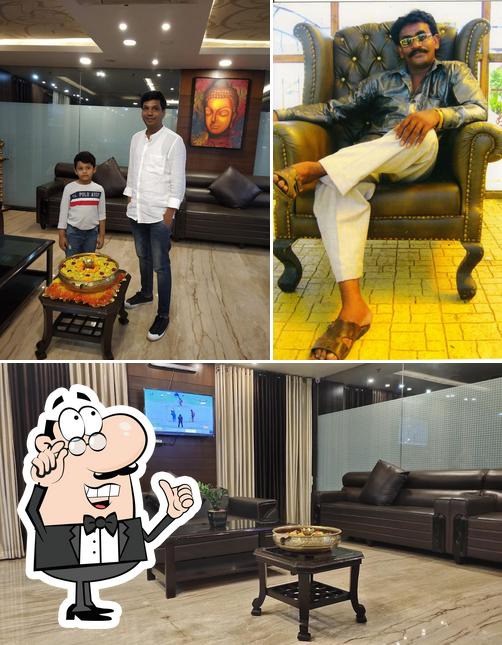 Check out how Multi Cuisine Restaurant @ HOTEL GREEN APPLE looks inside