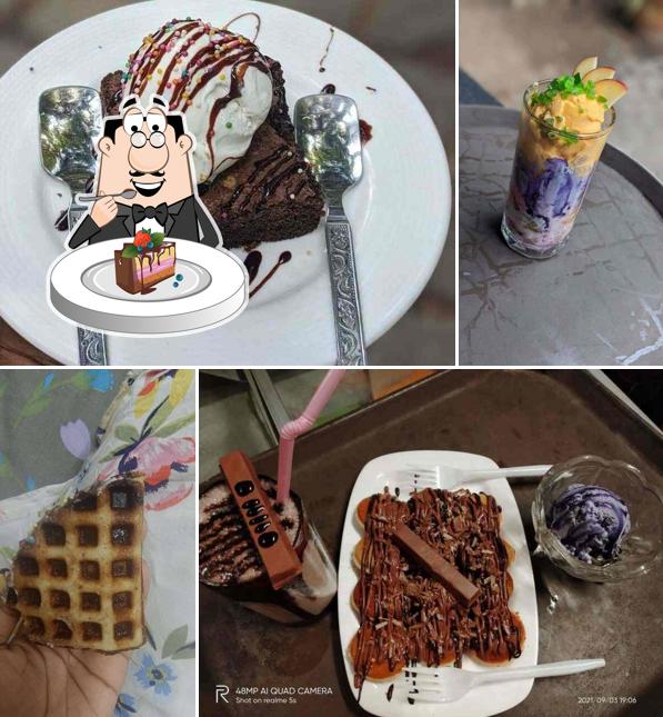 Chocolate cake at 19 Mini Pancakes