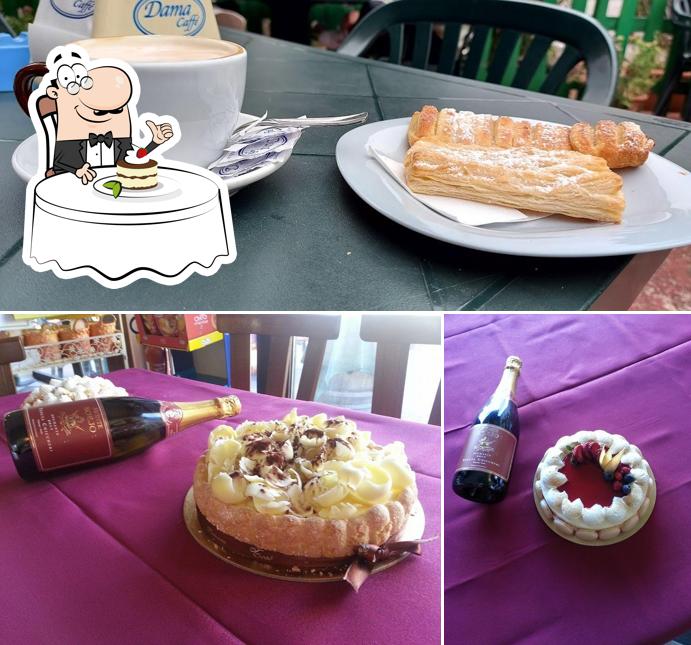 Canesela Cafè serve un'ampia varietà di dolci