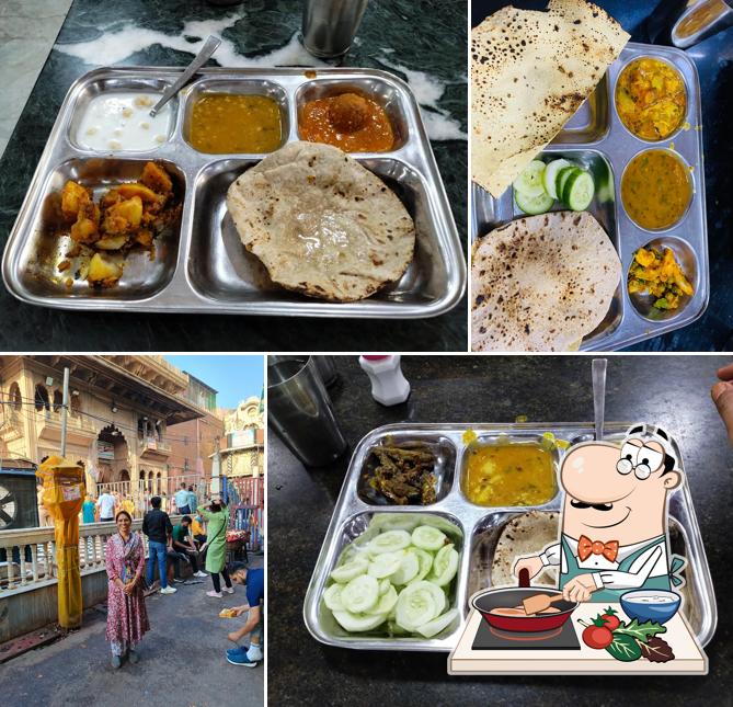 Chicken curry at Agrasen bhojnalay