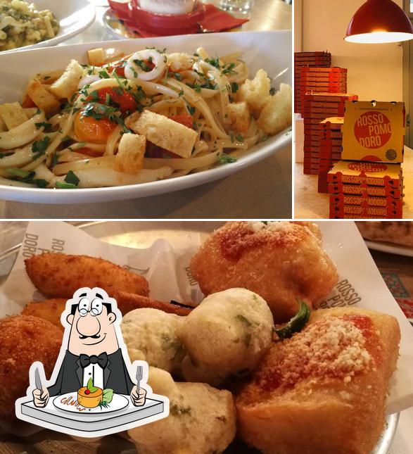 Rossopomodoro Alessandria si caratterizza per la cibo e esterno