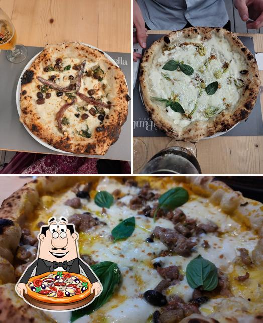 A Pizzeria à Puntella, puoi prenderti una bella pizza