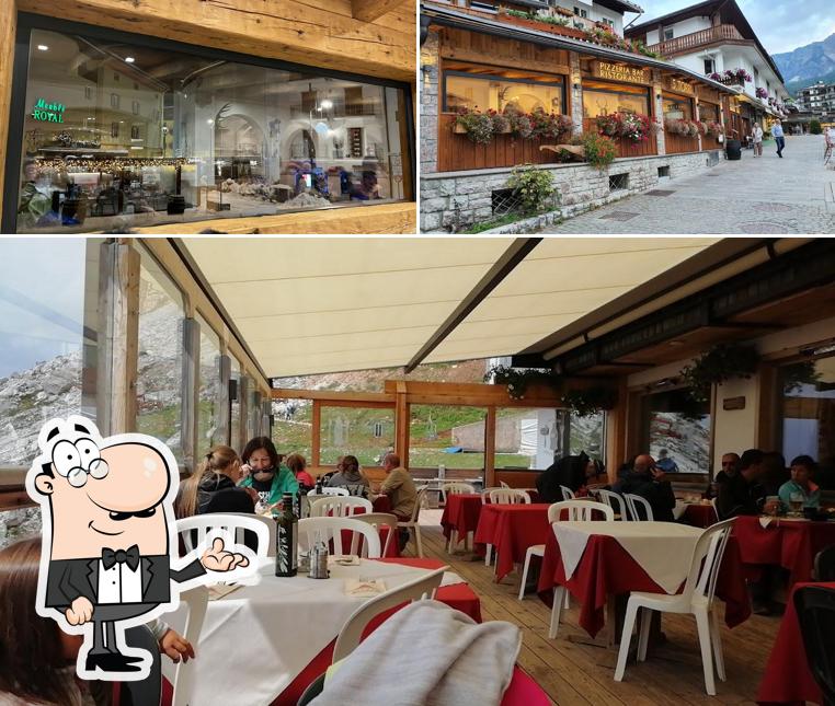 La immagine di interni e esterno da Ristorante Pizzeria 5 Torri