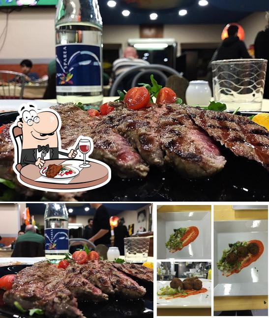 Prenditi i un pasto a base di carne a Sapori