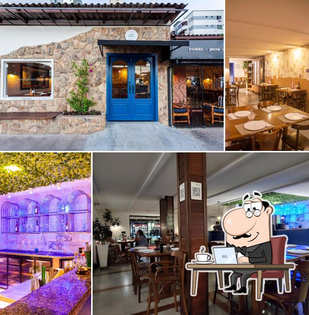 Sente em uma das mesas no Luna Bianca Pizzeria