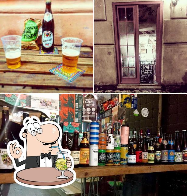La bevanda e esterno del ristorante