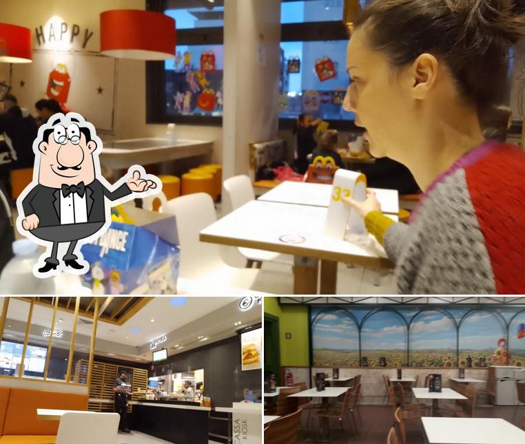 Siediti a un tavolo di McDonald's Settimo Torinese