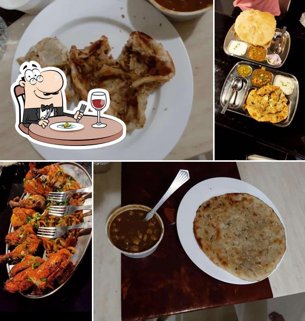 Food at Amritsari Kulcha Junction