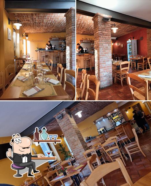 Dai un'occhiata agli interni di L'Osteria Ponte Romano