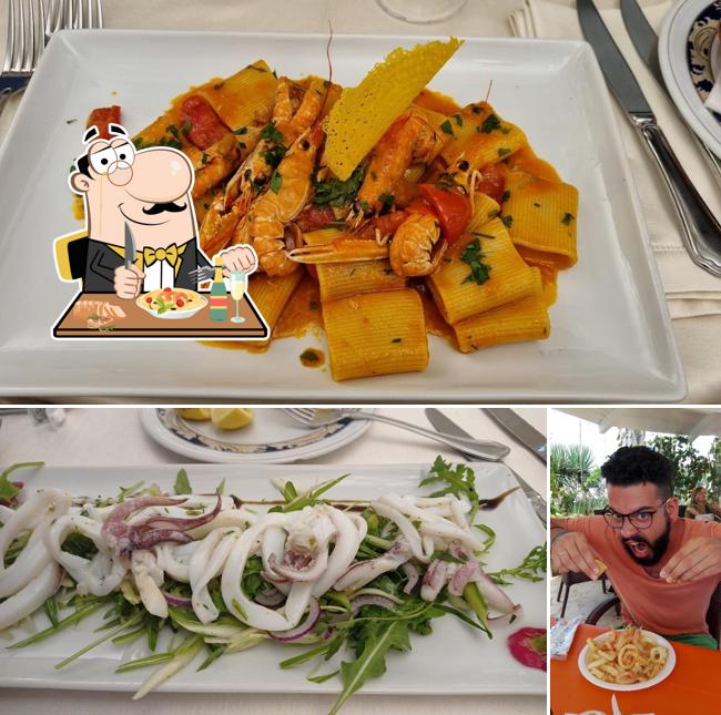 Hotel Ristorante Panoramico si caratterizza per la cibo e tavolo da pranzo