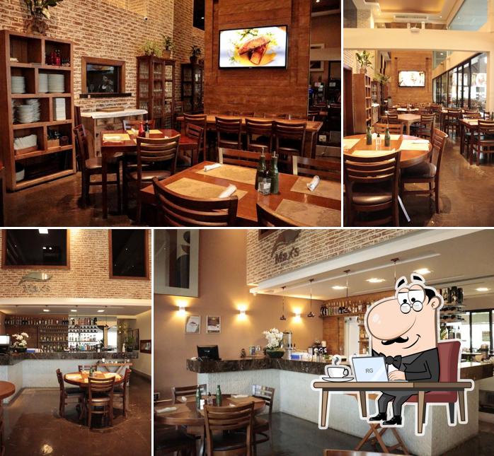 O interior do Max's Restaurante & Bar