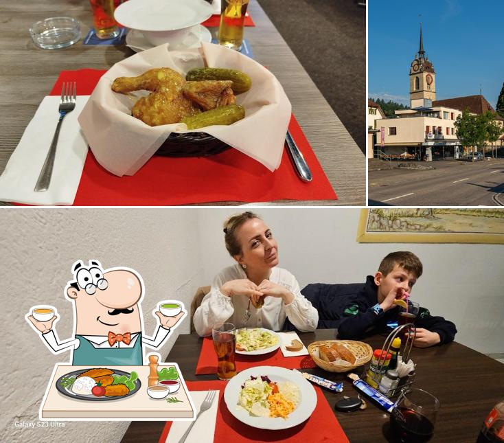 La cibo e esterno del ristorante