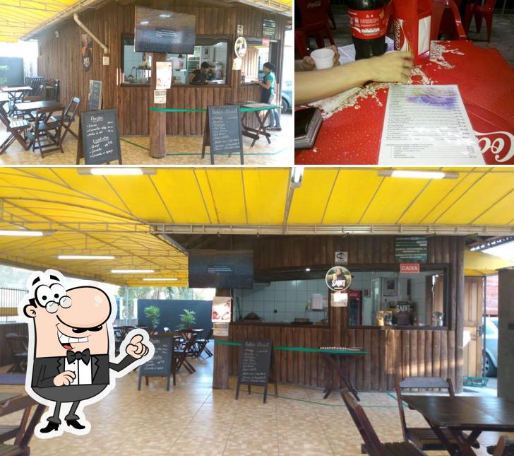 O interior do Cemita Burger & BBQ