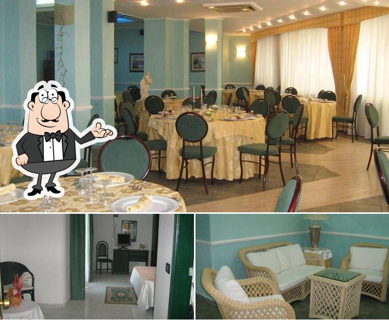 Siediti a un tavolo di Albergo Ristorante La Scogliera