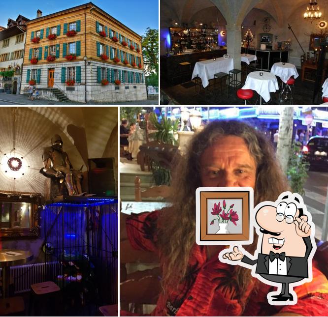 Gli interni di Bar Cave in Blue