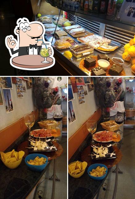 La immagine della bevanda e pizza di Bar Trattoria Silvia e Claudia