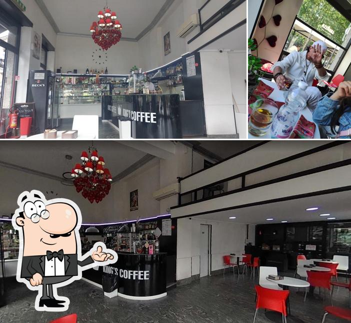 Dai un'occhiata agli interni di King's Coffee