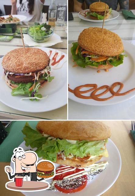 Ordina un hamburger a Simple Green & Bake by Jelena