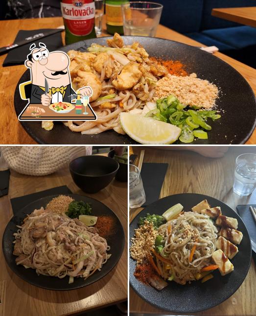 Pad thai al SILK - Pan-Asian Fusion and Izakaya, Split
