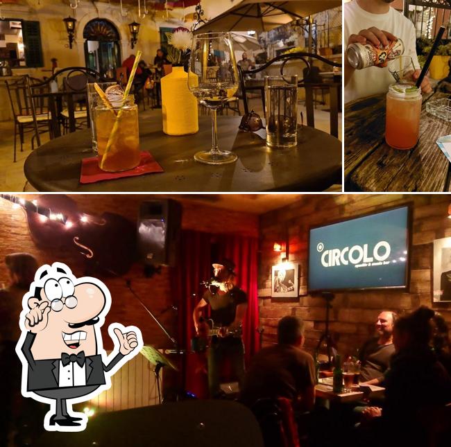 Siediti a un tavolo di Aperitiv Bar "Circolo"