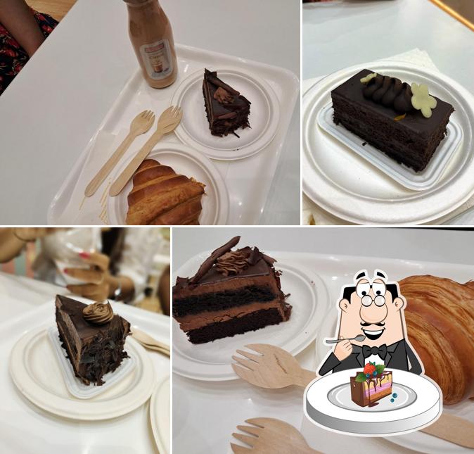 Chocolate cake at Theobroma Bakery and Cake Shop - Orbit Mall, Gandhinagar