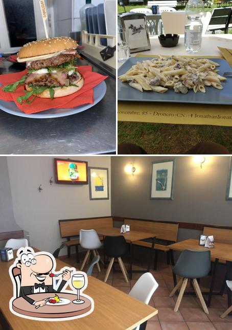 La cibo e lavagna del ristorante