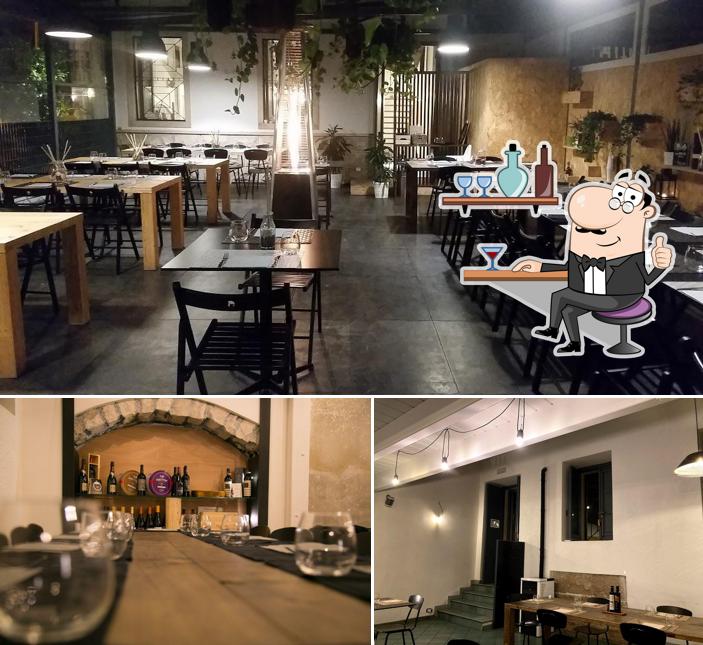 La interni e bancone da bar del ristorante