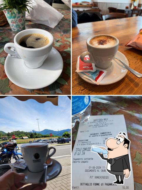 Dai un’occhiata alla immagine che presenta la bevanda e cibo di Caffetteria Emily
