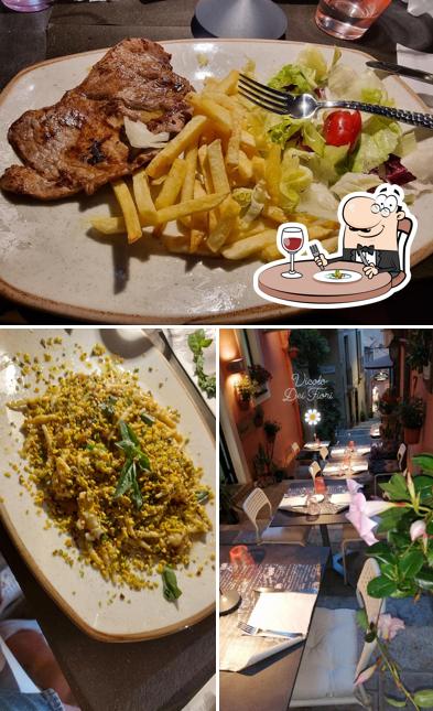 Guarda la immagine che raffigura la cibo e bevanda di Ristorante al Vicolo dei Fiori Taormina