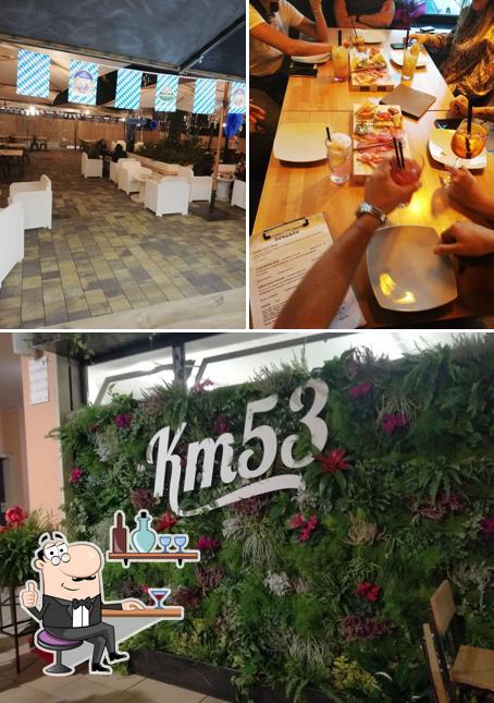 La foto della interni e esterno di Km53-Luogo d'incontro con cucina