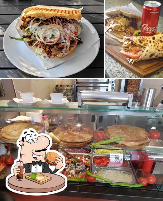 Ordina un hamburger a Toros Imbiss