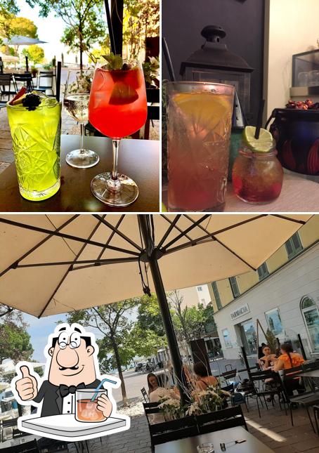 BB CLUB CAFE & COCKTAIL BAR