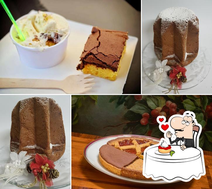 Pasticceria Perazzi serve un'ampia varietà di dessert