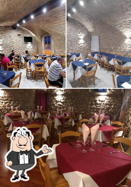 Dai un'occhiata agli interni di Pizzeria 301