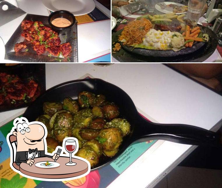 Food at Pop Tate's Korum Mall