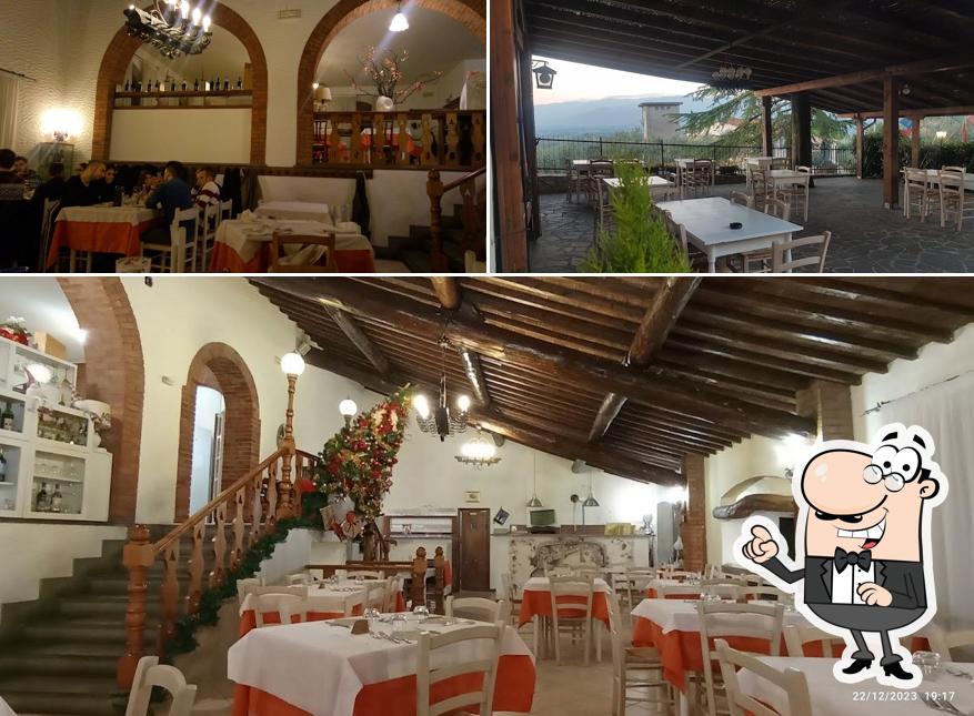Siediti a un tavolo di Ristorante Le Cantine