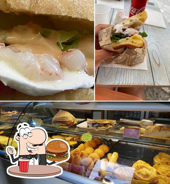 Prenditi un hamburger a Sosta e gusta pucceria rosticceria friggitoria