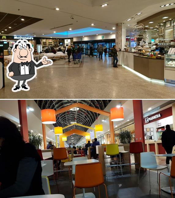 Gli interni di Centro Commerciale Brianza