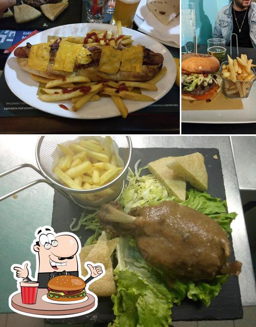 Prenditi un hamburger a Pub Scout