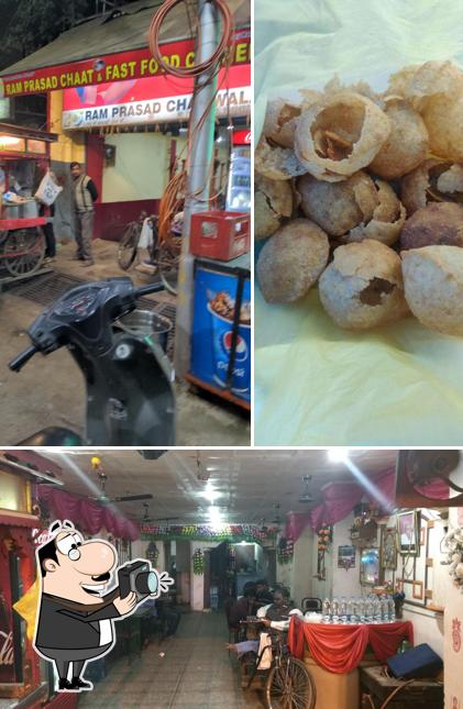 See this picture of Ram Prasad Chat Wala