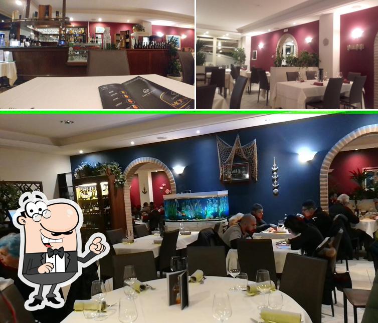 La interni e vino del ristorante