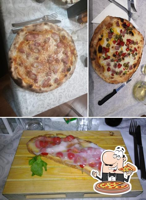 Ordina tra le svariate varianti di pizza