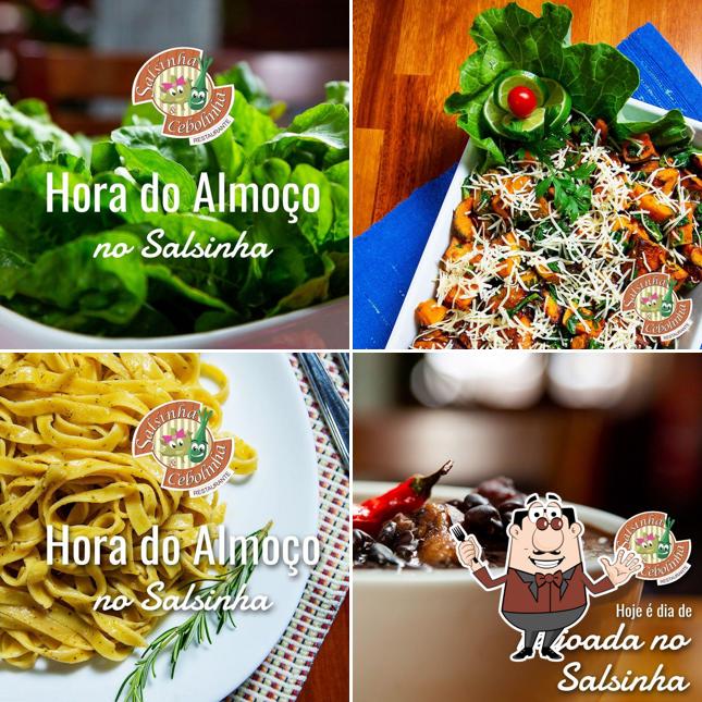 Comida em Restaurante Salsinha e Cebolinha