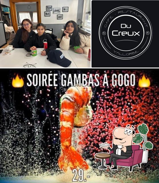 Siediti a un tavolo di Café Restaurant du Creux