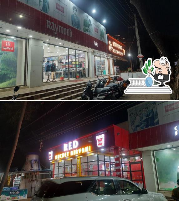 The exterior of Red Bucket Biryani Eluru