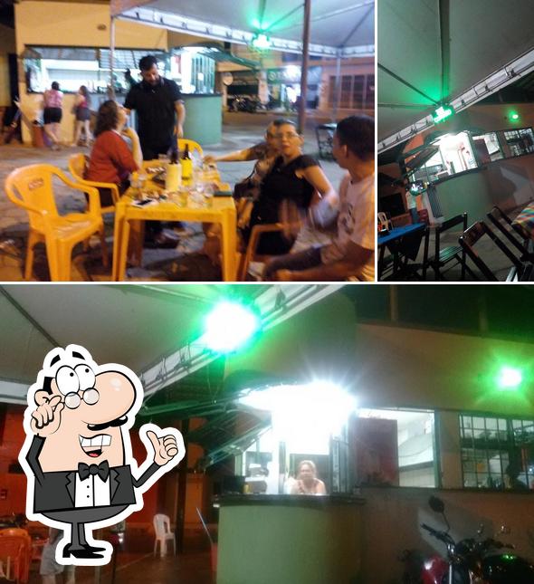 O interior do Corujão Lanches