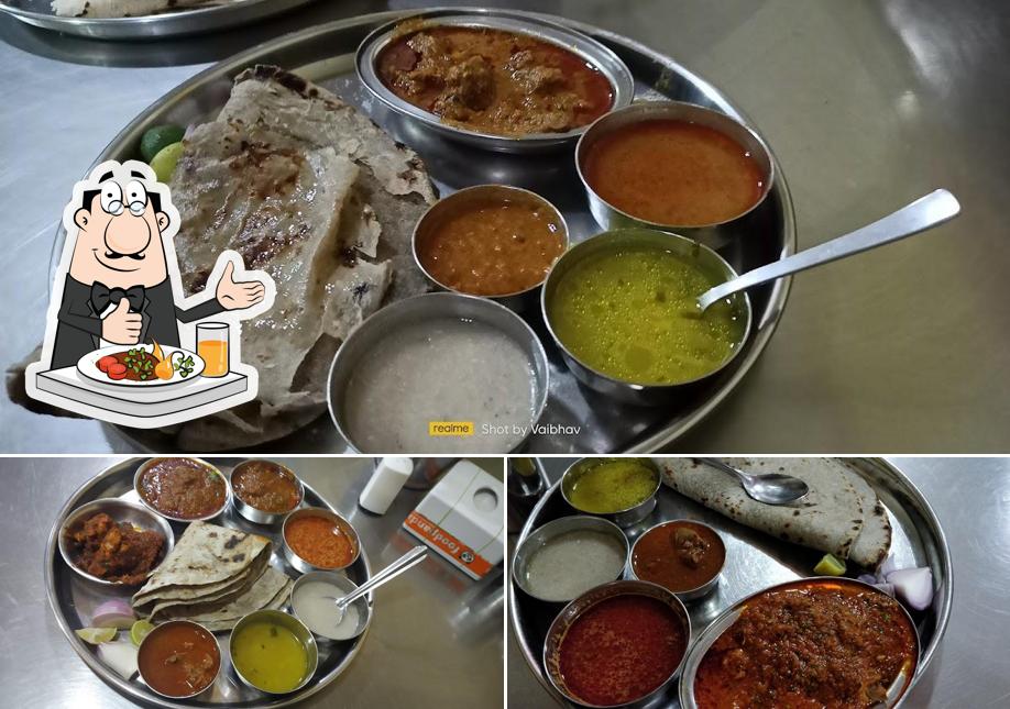 Food at Minal khanawal