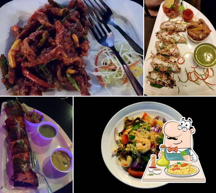 Food at BEER REPUBLIC – BEST PUB & NIGHTCLUB IN KOLKATA MICROBREWERY CRAFT BEER, 1:1 HAPY HOUR, LIVE DJ, COCKTAILS & DANCE FLOOR