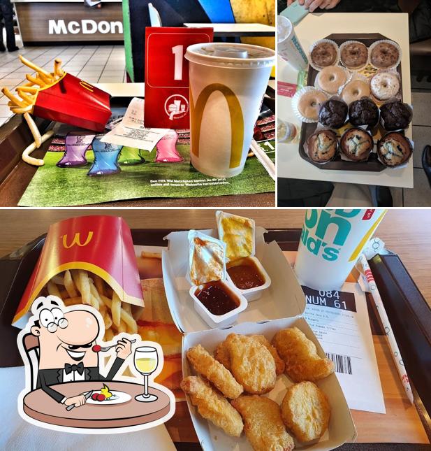 Dai un’occhiata alla foto che raffigura la cibo e bevanda di McDonald's Restaurant