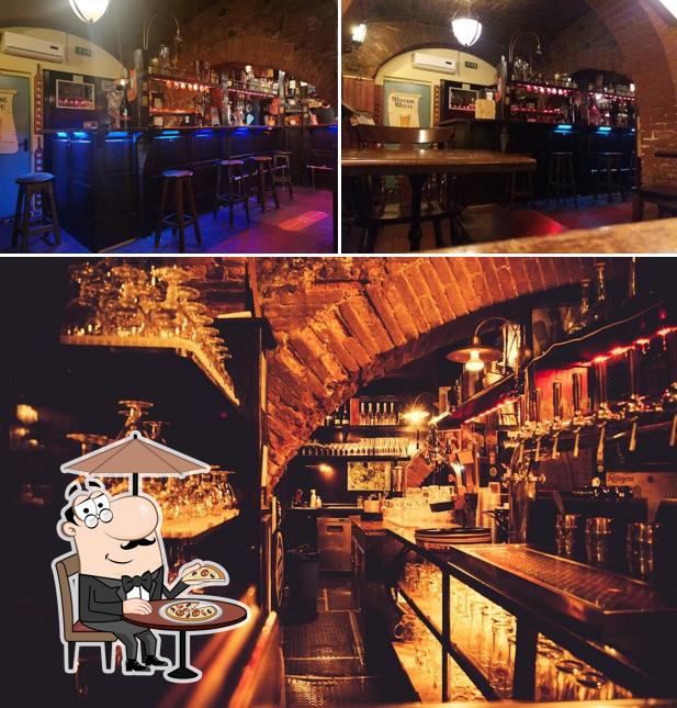 Guarda gli esterni di 13 Gobbi